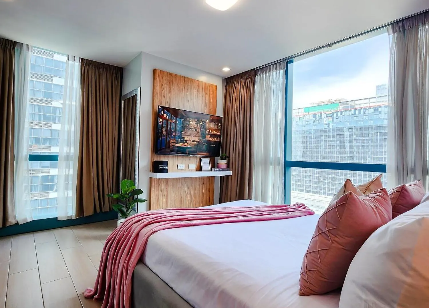 Apartment Angeliz Suites, Spacious Open Plan And Spectacular View At The 19Th, Walk To Uptown Mall Manila